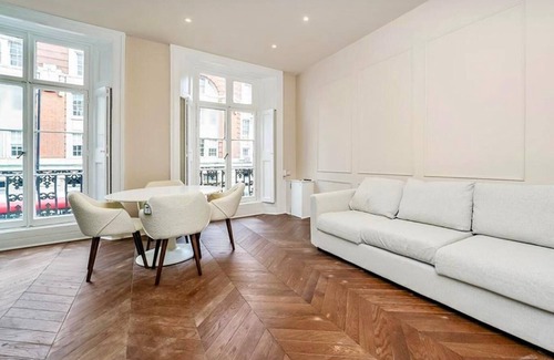 St. Pancras and Somers Town Apartment | Stylish & Spacious 1 br Flat in Central Camden