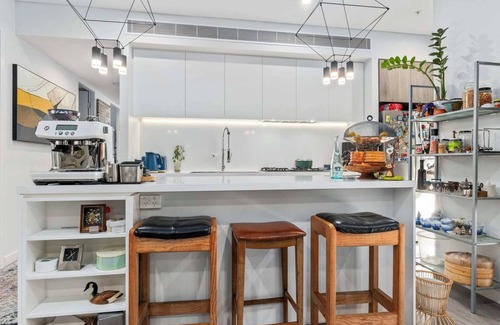 Lidcombe Apartment | Stylish & Spacious 3BR Apt