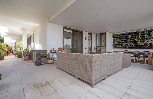 Lidcombe Apartment | Stylish & Spacious 3BR Apt
