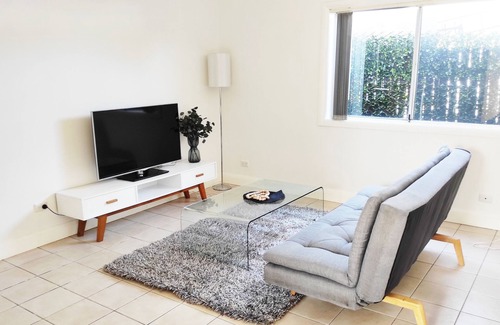 Auburn House | ♥️Stylish Spacious Bright 3 Bedroom House🐾PetFriendly✅🅿️Near ANZ Stadium DFO