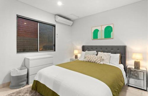 Bondi Beach Apartment | Stylish Spacious Modern 1 BDR Balcony BBQ AirCon Lift