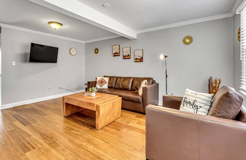 Greensboro Condo | Stylish, spacious Uptown Condo! Perfect for large families and groups! Private patio! Minutes from downtown and airport!