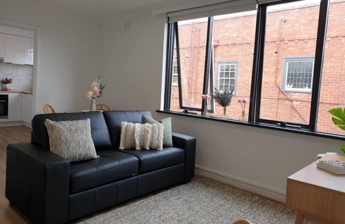 Saint Kilda South Apartment | Stylish St. Kilda Apartment