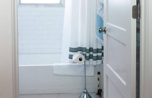 Union Park Apartment | Stylish stay for families near campus