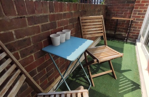 Camberwell Green Apartment | Stylish Stay in Camberwell
