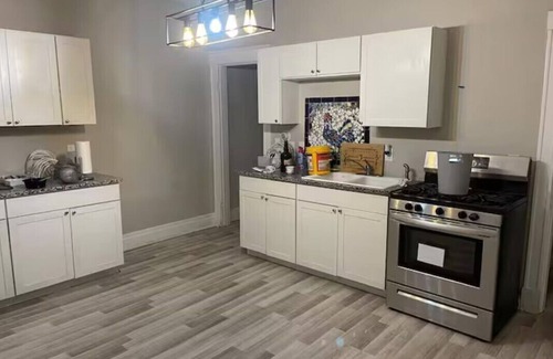 Hyde Park House | Stylish Stay in Cincy Hospitals