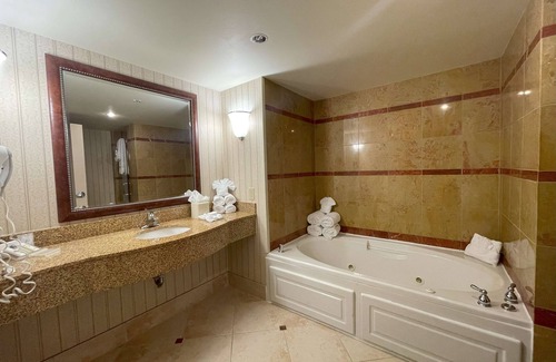 Chinatown Hotel | Stylish Stay with Outdoor Pool and Free Breakfast Near Houston’s Best Shopping