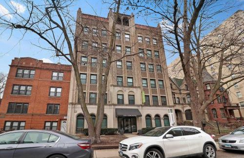 Hyde Park Apartment | Stylish Studio Apt in Chicago - Dorchester 209