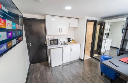 Selly Oak Apartment | Stylish Studio for short term near the City!