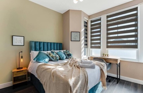 Seven Sisters Condo | Stylish Studio Retreat in Ideal Location
