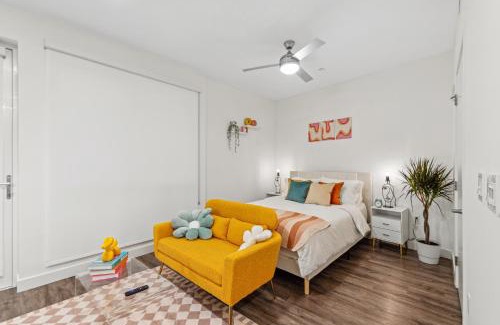 Pico Apartment | Stylish studio in SM w FREE parking and pool