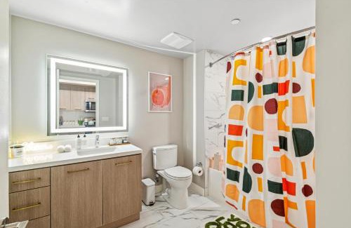 Pico Apartment | Stylish studio in SM w FREE parking and pool