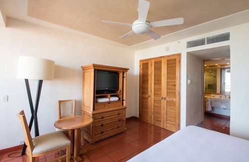 Marina Vallarta Hotel | Stylish Studio with Balcony & Resort Amenities