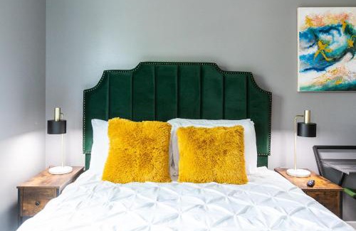 University Heights Apartment | Stylish-studio-walker's-paradise-wifi-ac