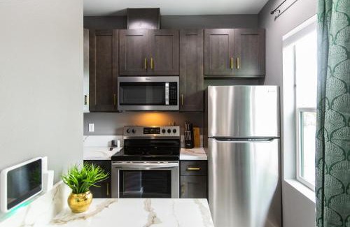 University Heights Apartment | Stylish-studio-walker's-paradise-wifi-ac