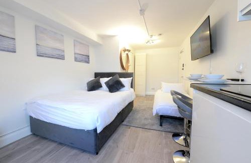 Shepherd's Bush Apartment | Stylish Studios by Luxestays Shepherds Bush