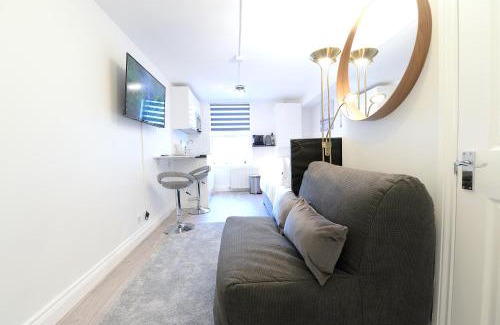 Shepherd's Bush Apartment | Stylish Studios by Luxestays Shepherds Bush