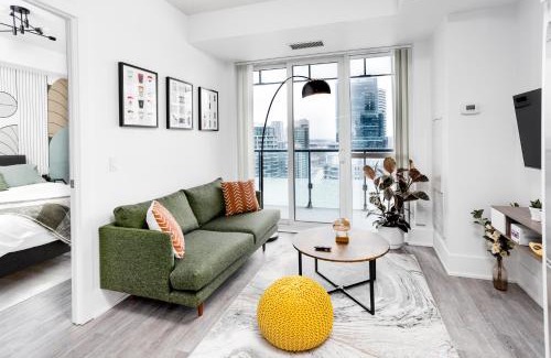 Toronto Entertainment District Apartment | Stylish Suite at 300 Front Street W