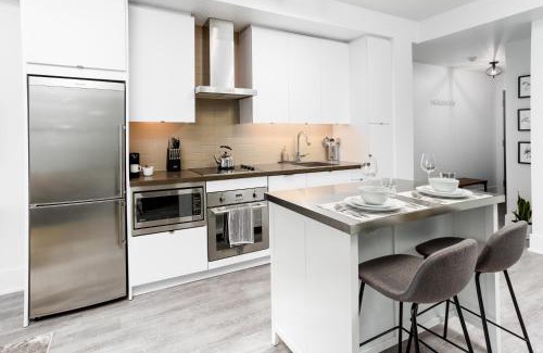 Toronto Entertainment District Apartment | Stylish Suite at 300 Front Street W