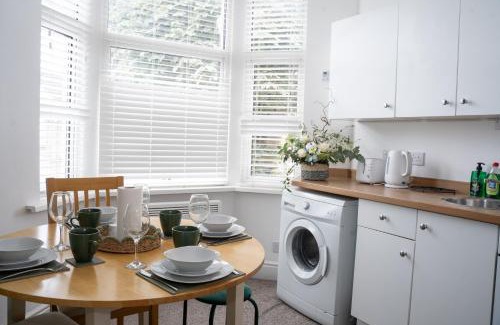 Swindon Apartment | Stylish Swindon Town Centre Apartment, FREE parking, sleeps up to 3