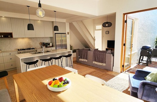 Paddington House | Stylish Terrace Living in Paddington's Heart - Air Con + Parking