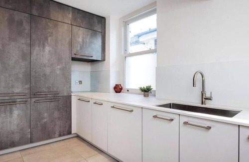Belsize Apartment | Stylish Three-Bedroom Apartment in the Heart of Belsize Park