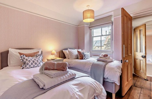 Tetbury Cottage | Stylish three bedroom holiday cottage in the Cotswolds - Union Cottage