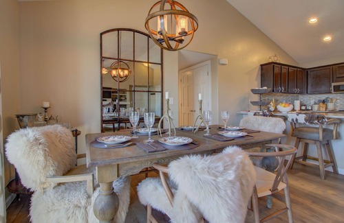 Steamboat Springs Condo | Stylish Top-Floor Condo | Walk to Ski Area!