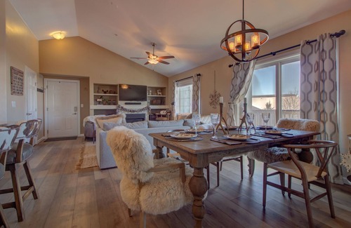 Steamboat Springs Condo | Stylish Top-Floor Condo | Walk to Ski Area!