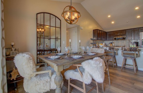 Steamboat Springs Condo | Stylish Top-Floor Condo | Walk to Ski Area!