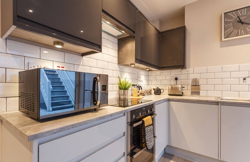 Bournemouth House | Stylish Town Centre House - Sunny Decking, 300 mb/s, Pking