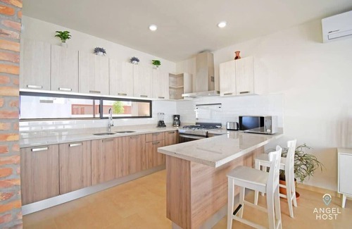 La Paz Apartment | Stylish Townhome Private Patio Parking Pool Onsite