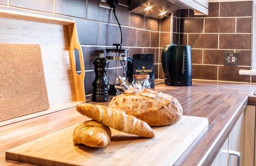 Exeter House | Stylish townhouse by the Quay with parking