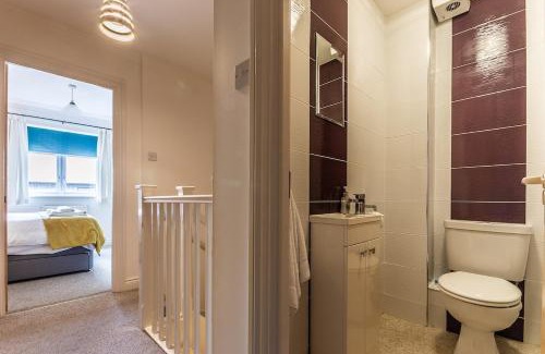 Exeter House | Stylish townhouse by the Quay with parking