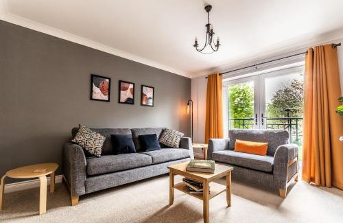 Exeter House | Stylish townhouse by the Quay with parking