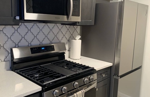 Riverdale House | Stylish Townhouse near Downtown Atlanta/Airport