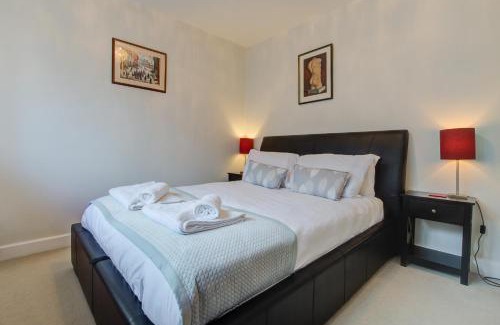 Stamford House | Stylish Townhouse, Work Desk, Fast Wi-Fi, Sleeps 6