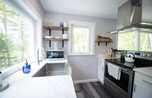 Harpswell Apartment | Stylish Treetop Loft with Balcony and Ocean Views