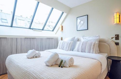 Quartier de la Place-Vendome Apartment | Stylish Triplex with Amazing Terrace near Louvre