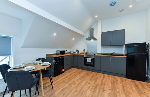 Beeston Apartment | Stylish Two-Bed Home Near Nature & Transport Links