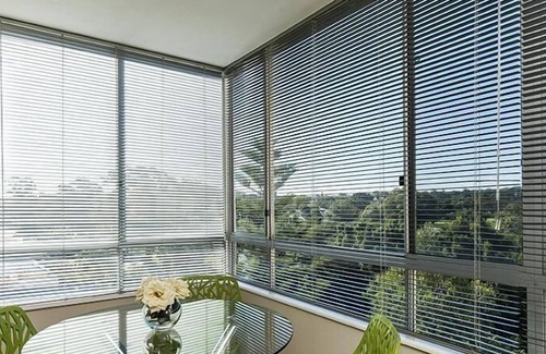 Shenton Park Apartment | Stylish two bedroom apartment with penthouse views to the city,
