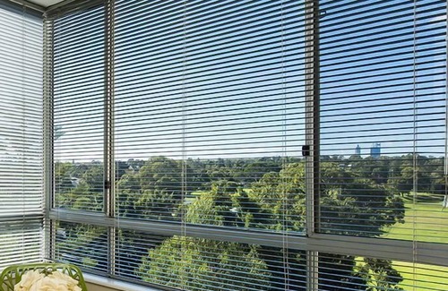 Shenton Park Apartment | Stylish two bedroom apartment with penthouse views to the city,