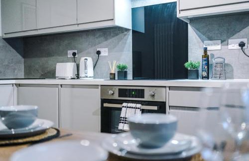 Offerton Apartment | Stylish Two Bedroom Apartment in Stockport by Eason Stays, Ideal For Business Stays and Getaways, with Free Parking