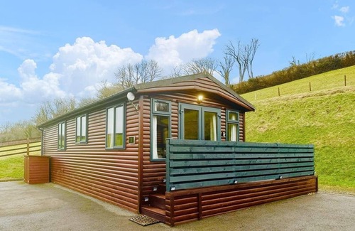 St Hilary Ski Chalet | Stylish two bedroom lodge, perfect for couples or families.