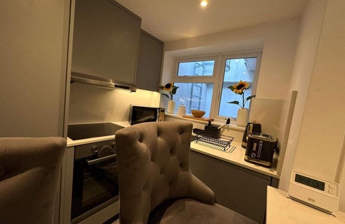 Brondesbury House | Stylish Two Bedroom House In Kilburn