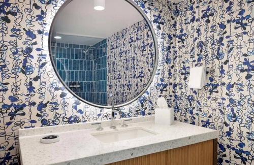 Glencoe Hotel | Stylish Unit w/Outdoor Pool by Bush Presidential Center