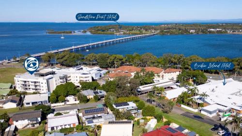 Bellara House | Stylish Unit With Water Views