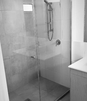 Redbank Plains House | Stylish Urban Escape 4 minutes walk to the mall