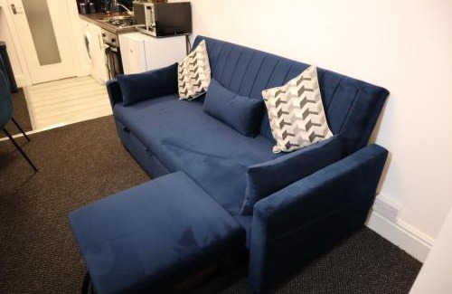 Olton Apartment | Stylish Urban Escape Near Nec Airport Hs2