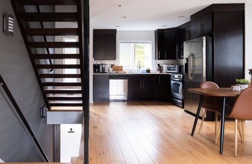 Judkins Park House | Stylish Urban Loft w/Floating Stairs and Fireplace